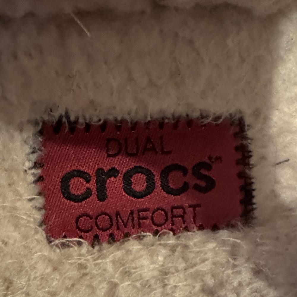 Cozy Pink crocs with Plush Lining - Picture 2 of 4